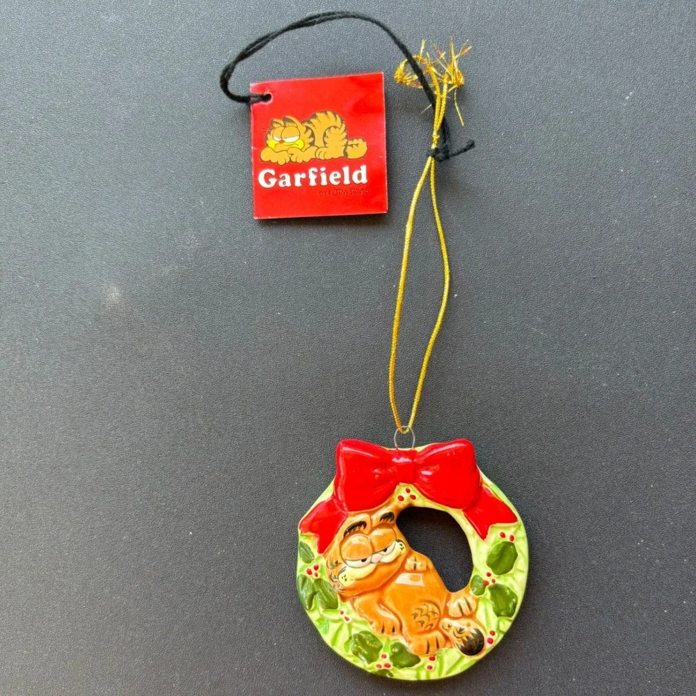 Vintage 1981 Garfield Enesco Ceramic Wreath Christmas Ornament with Tag  NO BOX